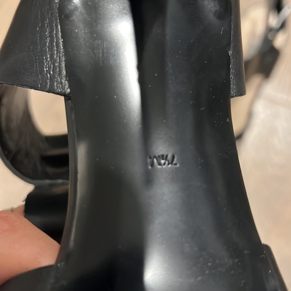 Guess Heels - Picture 4 of 5